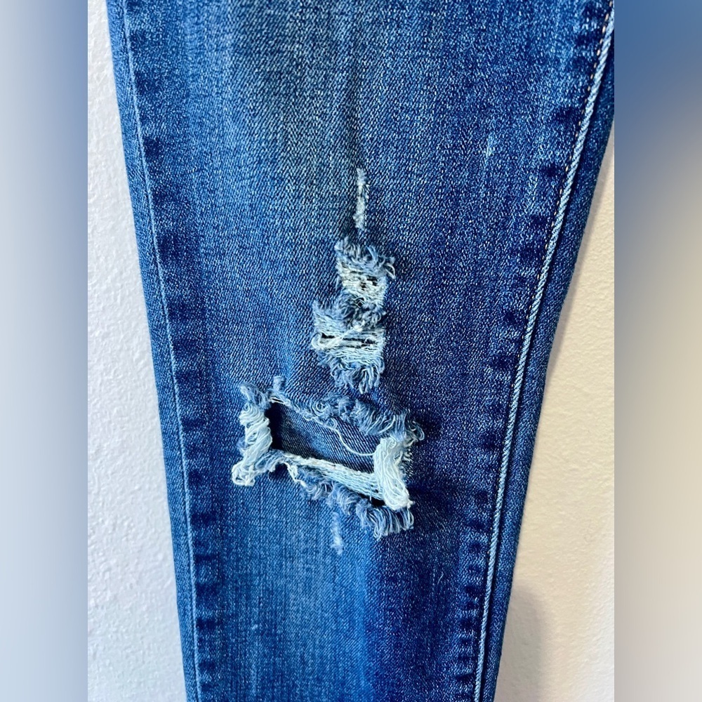 Levi's Distressed 711 Skinny Jean - Size 26 (measures 28") - Picture 7 of 11